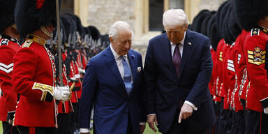 Trump bricht mehrmals (!) das Royal-Protokoll