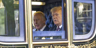 King Charles III. lobt Trumps Friedens-Engagement, Besuch am Grab von Elizabeth II.