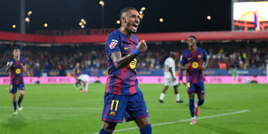 Barcelona bleibt mit 6:0-Sch&uuml;tzenfest an Alaba dran