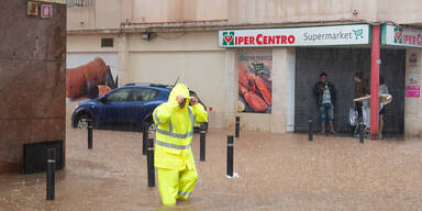 Flughafen überflutet: Alarmstufe Rot für Reisende!