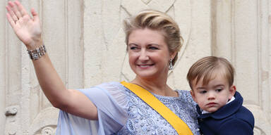 Herzogin Stéphanie mit Luxemburgs neuem Staatsoberhaupt Guillaume und ihrem ältesten Sohn Charles. 