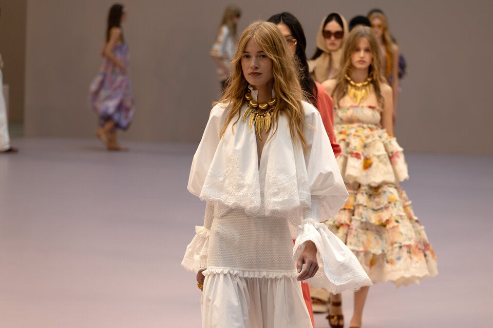 Diese Frisuren-Trends müssen Sie im Winter 2025/26 unbedingt ausprobieren