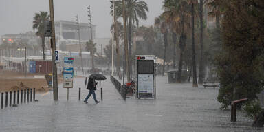 Sintflut-Regen l&ouml;st Hochwasser-Katatsrophe aus