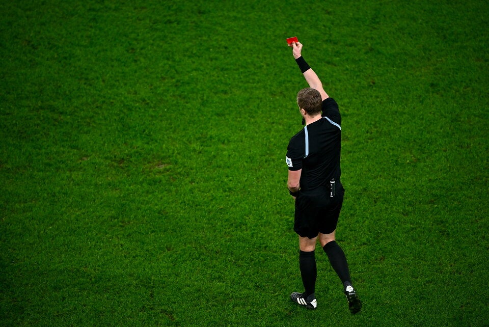 Raben-ROTER Abend für Ronaldo nach Ellbogen-Check