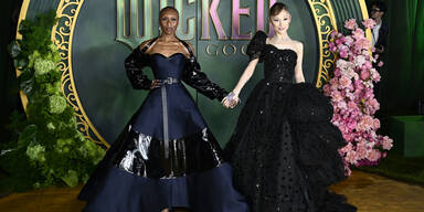 Glamour pur: Ariana und Cynthia liefern uns die perfekte Inspiration für die Ballsaison