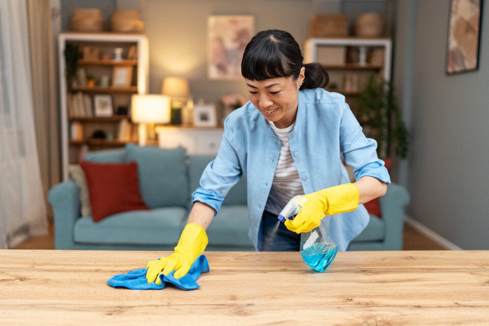 Dieser einfache Trick sorgt dafür, dass Sie weniger Staub wischen müssen