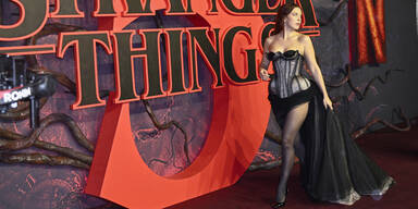 Millie Bobby Brown wird im heißen Burlesque-Look zum Hingucker