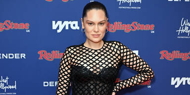 Jessie J sorgt im gewagten Netzkleid für Schnappatmung