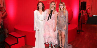 Nippelblitzer & Skandal-Roben: So aufregend war der Mon Chéri Barbara Tag