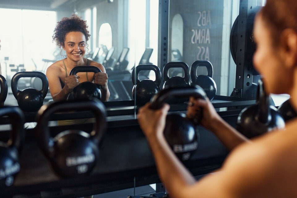 Was ist besser zum Abnehmen: Laufen oder Fitnessstudio?