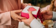 Studie enthüllt: Das ist das BESTE Valentinstags-Geschenk
