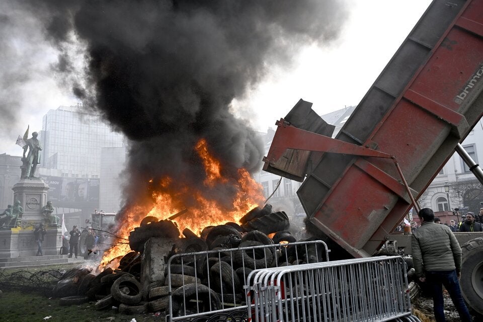 Feuer und Tränengas: Bauern-Protest in Brüssel eskaliert