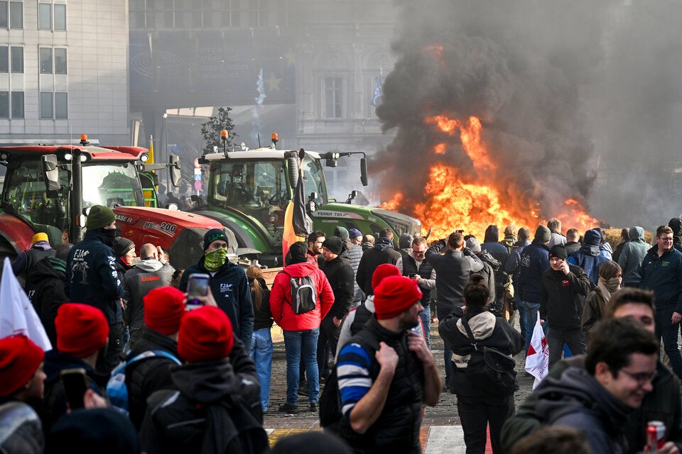 Feuer und Tränengas: Bauern-Protest in Brüssel eskaliert