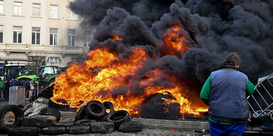 Feuer und Tränengas: Bauern-Protest in Brüssel eskaliert