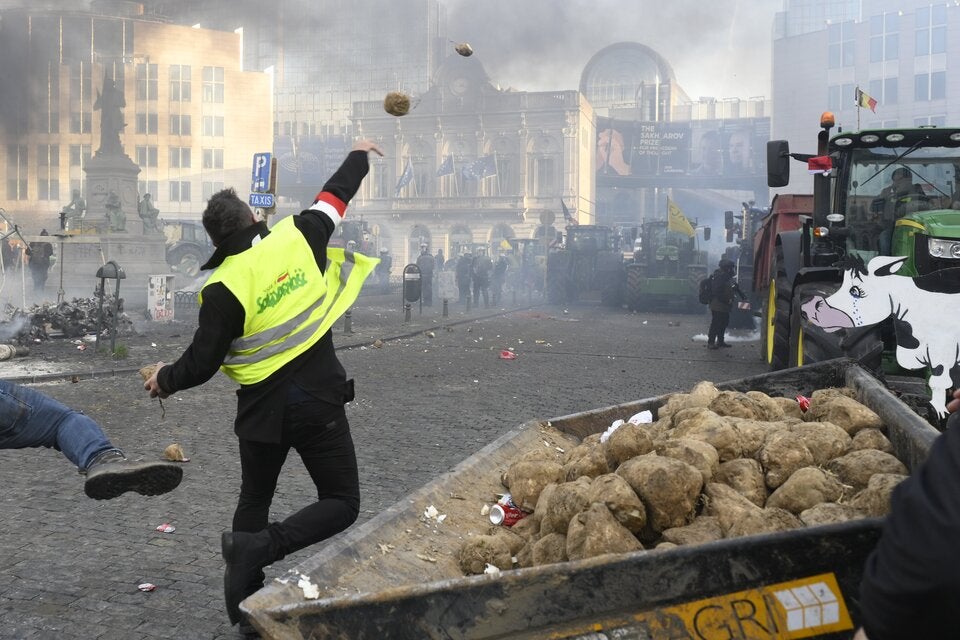 Feuer und Tränengas: Bauern-Protest in Brüssel eskaliert