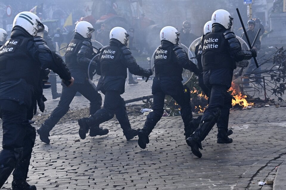 Feuer und Tränengas: Bauern-Protest in Brüssel eskaliert