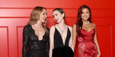 Emily in Paris Premiere: Die glamour&ouml;sen Redcarpet-Looks der Serien-Stars