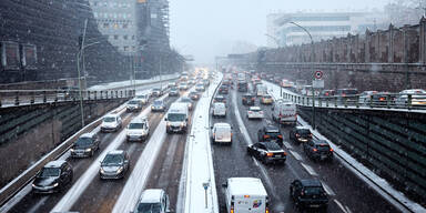 Schneechaos verursacht 1.000 (!) Kilometer Stau