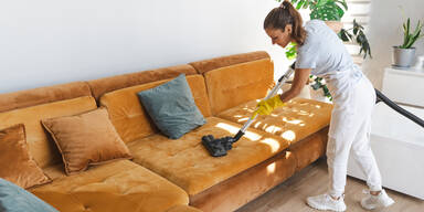 Putzfrau Couch Staubsauger