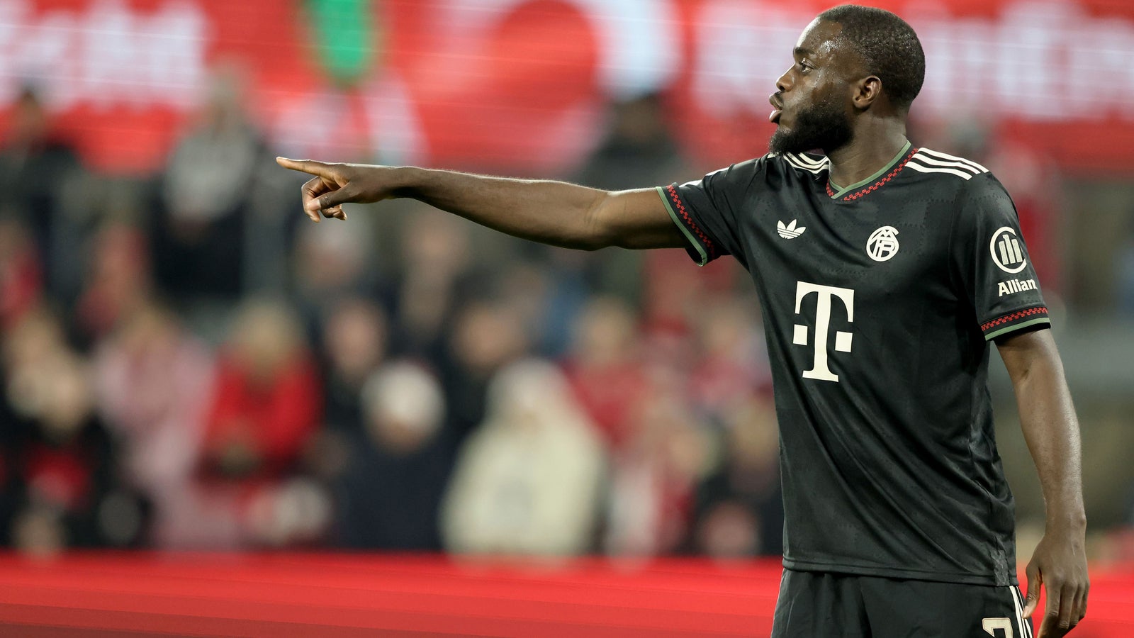 Bayern-Bosse genervt vom Vertrags-Poker mit Upamecano Kép