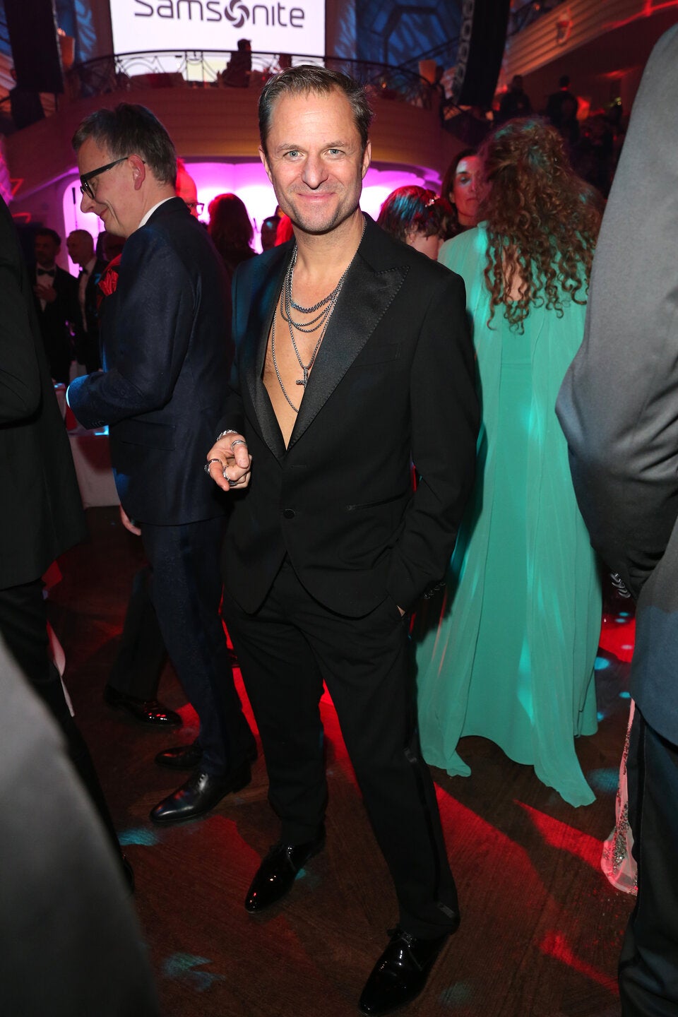 Philipp Hochmair tanzte oben ohne für die Fotografen.