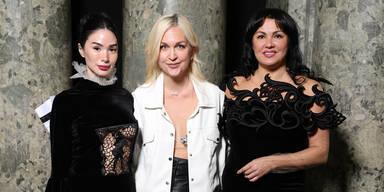 Anna Netrebko mit&nbsp;Heart Evangelista (links) und Dasha Yanina