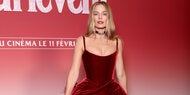 Margot Robbie trägt den schönsten Valentinstagslook