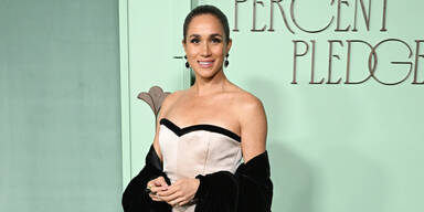 Solo-Auftritt: Herzogin Meghan stiehlt mit Traumrobe allen die Show