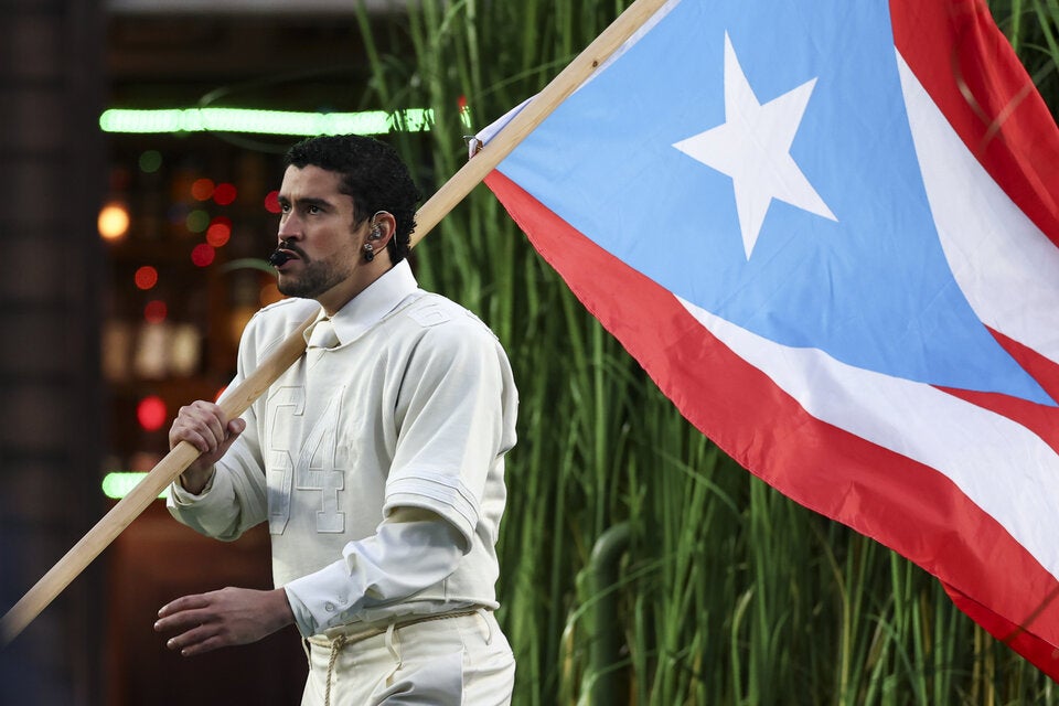 Das steckt hinter der mysteriösen Nummer auf Bad Bunnys Super-Bowl-Outfit von Zara