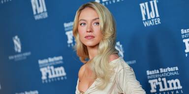 Marilyn-Moment! Sydney Sweeney raubt uns im Vintage-Look den Atem
