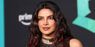 Priyanka Chopra bringt den Piraten-Look auf den Red Carpet
