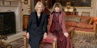 Charles und Camilla strahlen auf der London Fashion Week