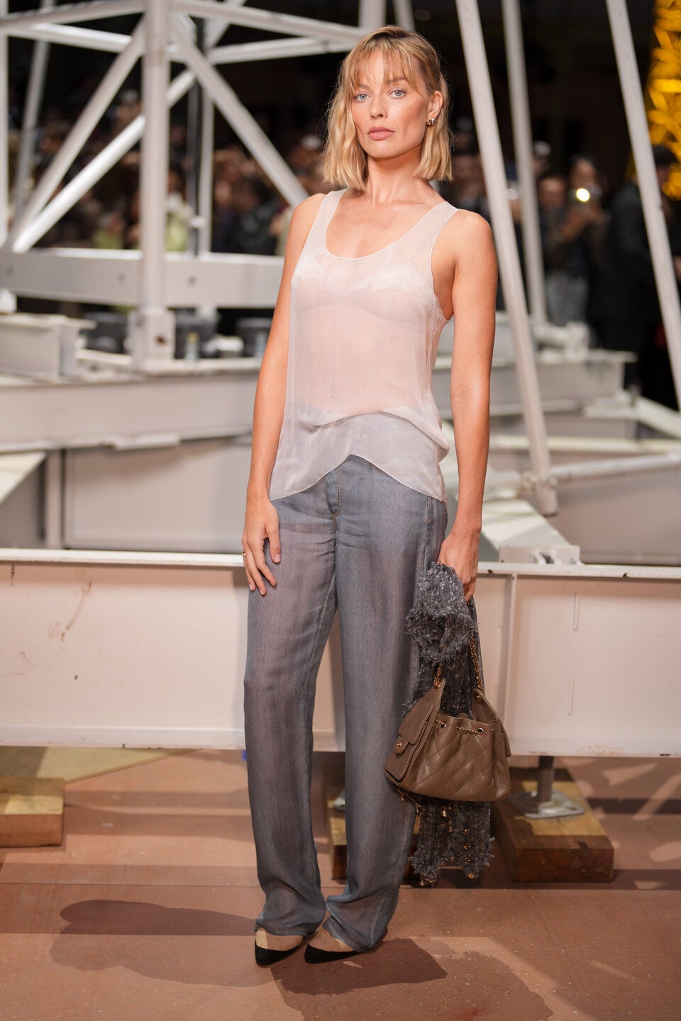 Haare ab! Margot Robbie überrascht bei Chanel mit völlig neuem Look