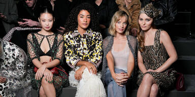 Haare ab! Margot Robbie &uuml;berrascht bei Chanel mit v&ouml;llig neuem Look