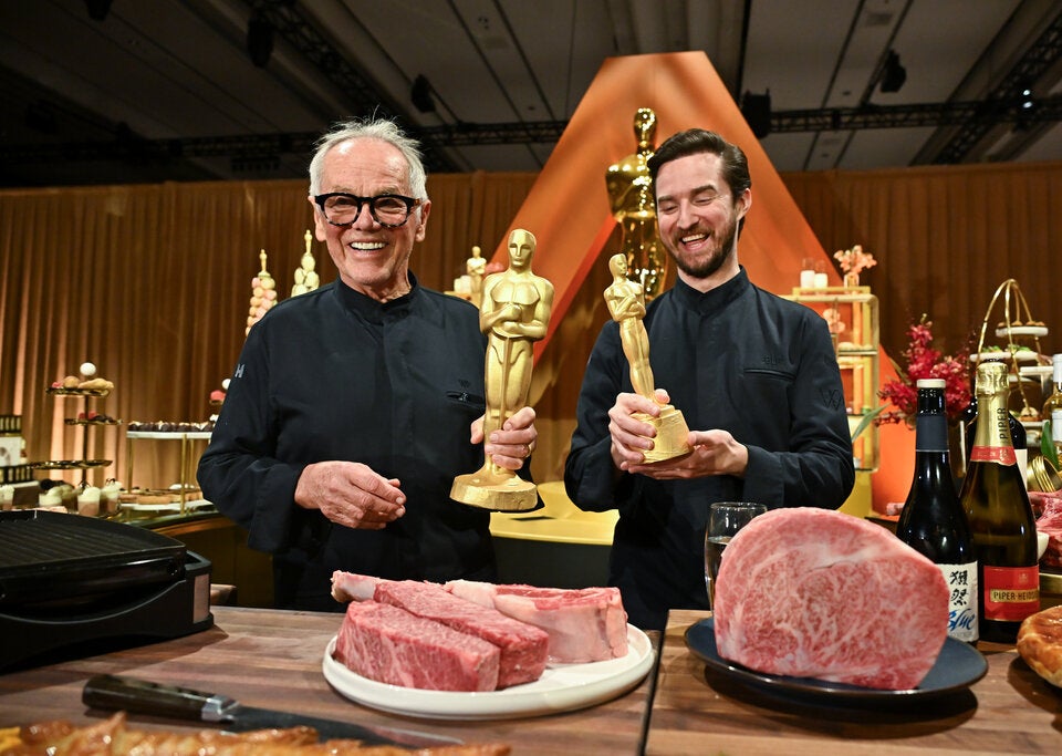 Oscars 2026: Wolfgang Puck servierte den Stars Apfelstrudel & Sachertorte