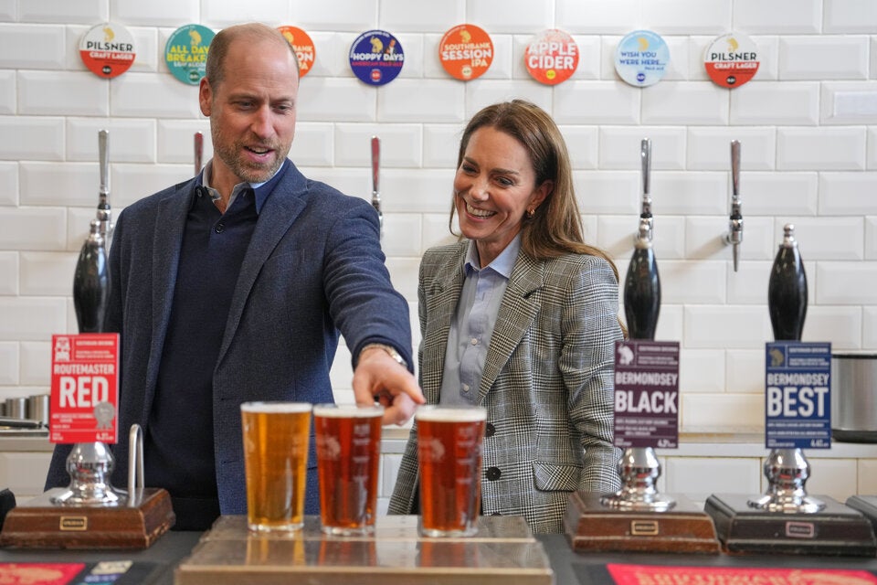 Prinz William verkostete Bier und Apfelwein, Kate winkte ab. 