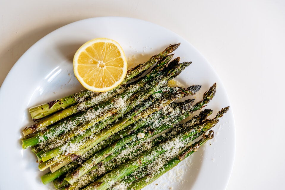 3 Spargelrezepte aus dem Airfryer, die Sie jetzt ausprobieren sollten