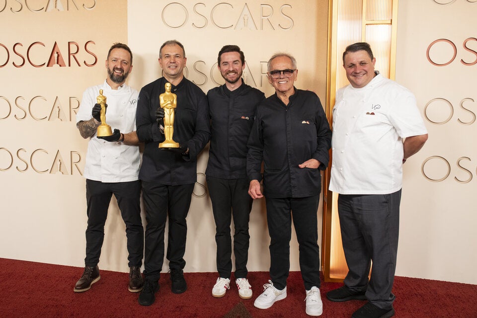 Oscars 2026: Wolfgang Puck servierte den Stars Apfelstrudel & Sachertorte