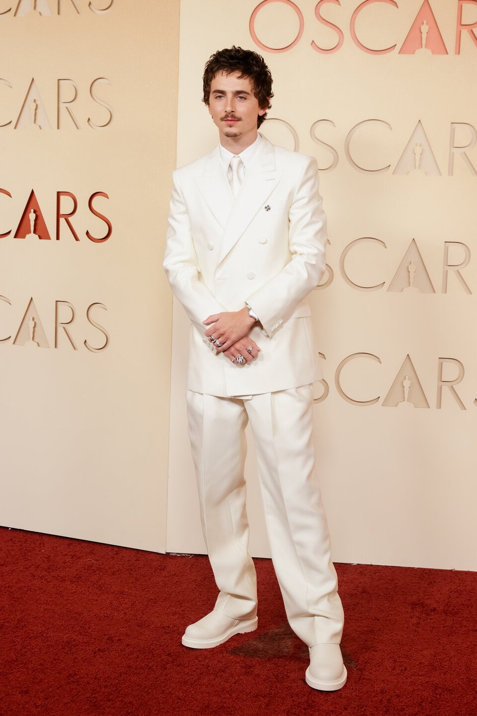 Endlich mehr als schwarzer Anzug! Die Best-Dressed Männer bei den Oscars 2026