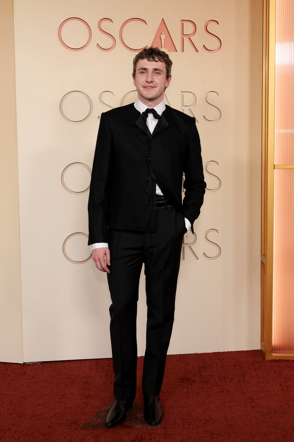 Endlich mehr als schwarzer Anzug! Die Best-Dressed Männer bei den Oscars 2026