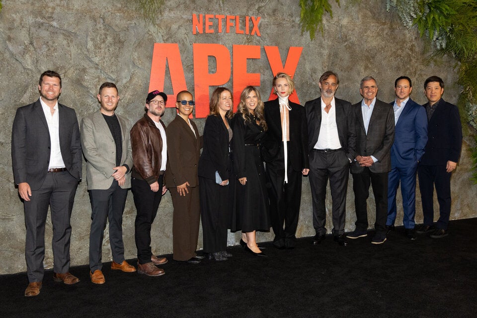 BH und Shirt vergessen? Charlize Theron raubt uns im 