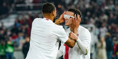 &bdquo;Ich musste es wegtreten!&ldquo; VfB-Star &uuml;bergibt sich am Platz