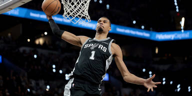 Riese "Wemby" gl&auml;nzt: Spurs gleichen gegen OKC aus