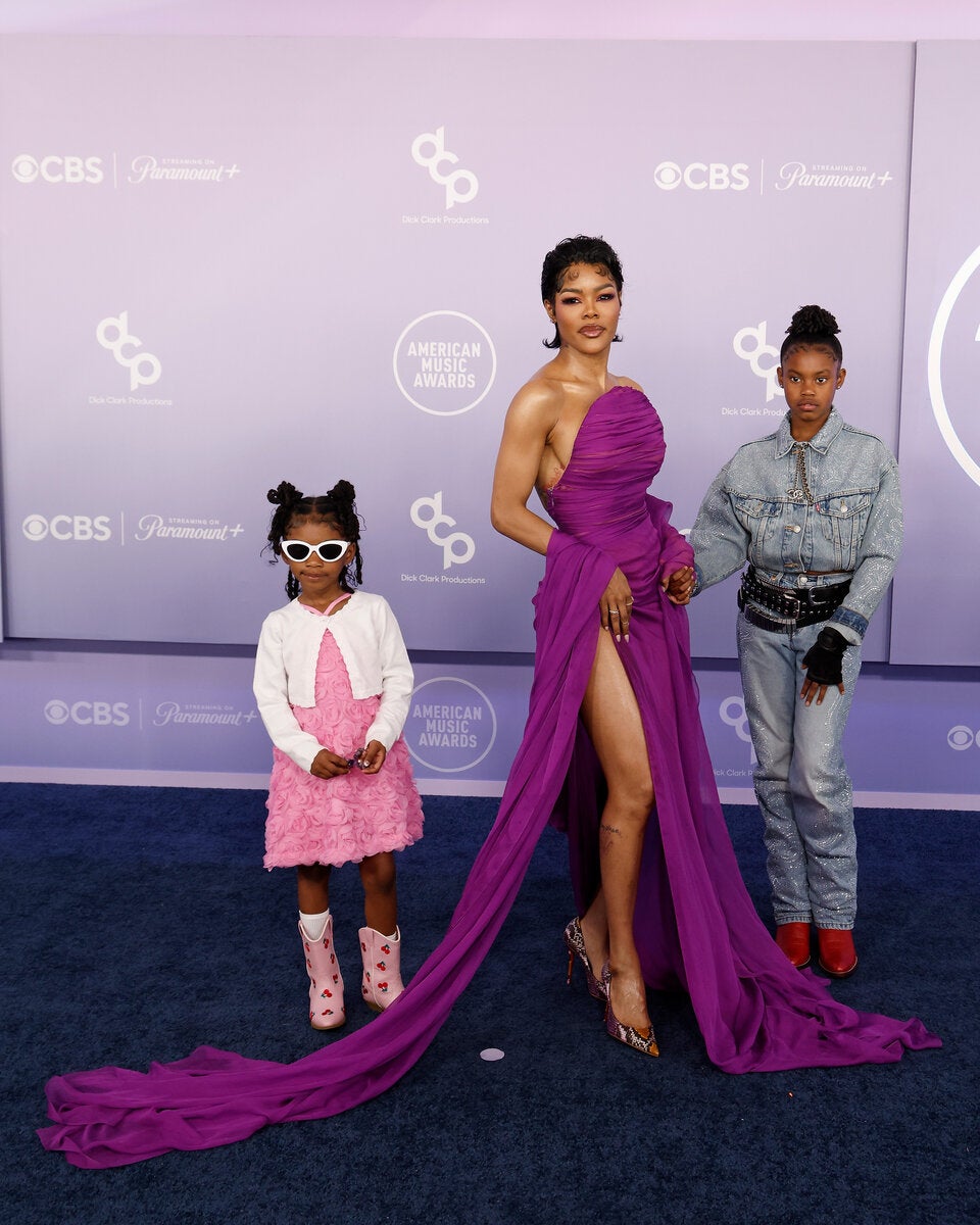 Nackte Haut und Fashion-Pannen: Die schrillsten Looks der AMAs 2026