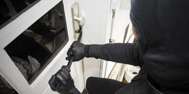 Pflegerin war in Kirche: Dann schlug Einbrecher zu