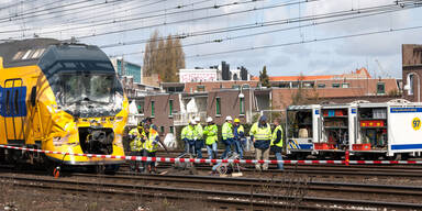Todesdrama in Belgien: Zug kracht in Schulbus