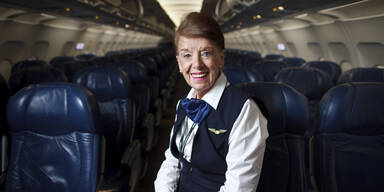 67 Jahre in der Luft: Dienst&auml;lteste Stewardess gestorben
