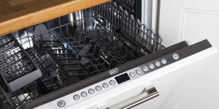 Genial: Diese Kleidungsstücke werden im Geschirrspüler blitzsauber