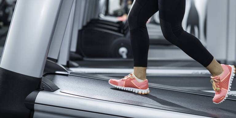Gym-Hype entlarvt: Ist Gehen mit Steigung wirklich die „magische“ Abnehm-Lösung?