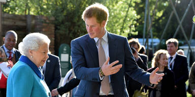 Queen Elizabeth II. und Prinz Harry